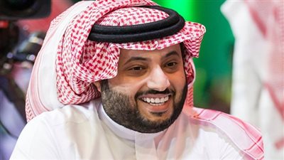 صورة.. تركي آل الشيخ يحتفل بأهداف بيراميدز في سموحة على 