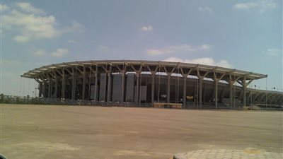 إجراءات أمنية مشددة بـ محيط استاد برج العرب قبل مباراة الزمالك ونصر حسين داي