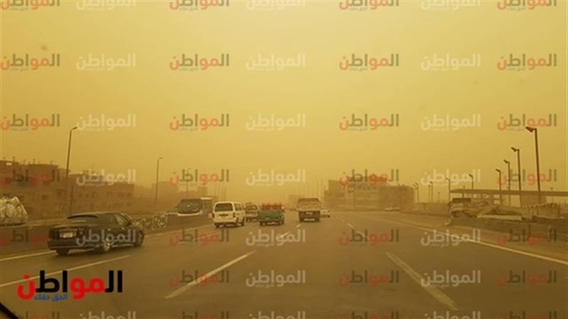 عاصفة رملية تضرب