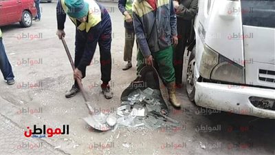 صور| عمال نظافة الجيزة .. يد تنظف قذارة الإرهاب بعد انفجار مسجد الإستقامة