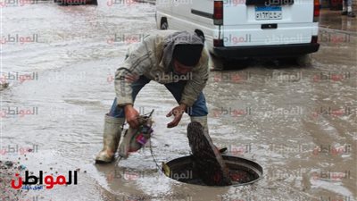صور| طقس سيئ يهاجم الإسكندرية.. و«الصرف» تدفع بسيارات لشفط المياه