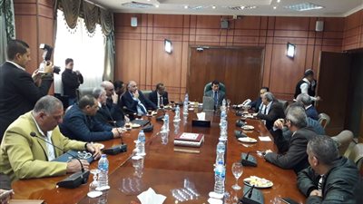 وزير الشباب يجتمع باللجنة المنظمة لبطولة البحر المتوسط لكرة اليد