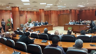 محافظ بورسعيد يوجه بسرعة إنجاز المشروعات القائمة