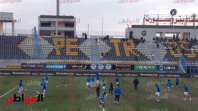 صور.. لاعبو الزمالك يجرون عملية الإحماء قبل مواجهة إنبي
