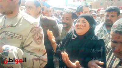 فيديو و صور | انهيار والدة الشهيد محمد إبراهيم سعفان أثناء دفنه في البحيرة