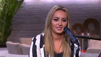 زينة لـ كلام ستات: غنيت بالمصرى بسبب حبي لها
