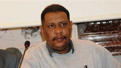 غالب طيفور يكشف لـ«بوابة المواطن» الطريق الأمثل لـ«إسكات البنادق»