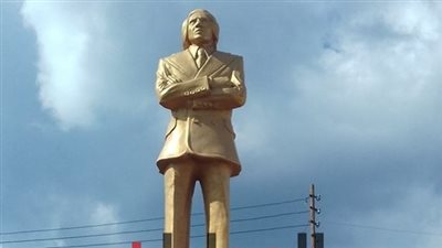 صور| «تمثال العندليب» يثير بهجة أهالي الحلوات بالشرقية.. والسبب