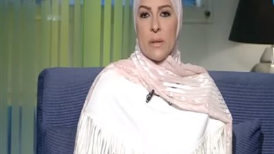 رد فعل دعاء فاروق بعد وفاة مسنة تعيش بمفردها