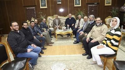 محافظ المنوفية يستقبل وفداً من أطباء الجمعية المصرية لجراحات الأطفال 