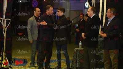 صور.. محمود الخطيب يتقدم الحاضرين في عزاء خالد توحيد