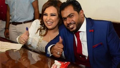 فيديو| على طريقة سارة وكايا .. ويزو لـ زوجها: قلبي يارب 