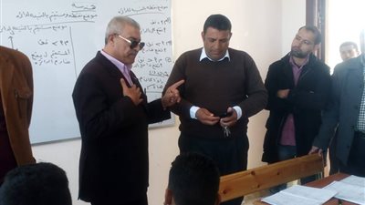 صور| رئيس الحسينية بالشرقية يتفقد المدارس والمخابز