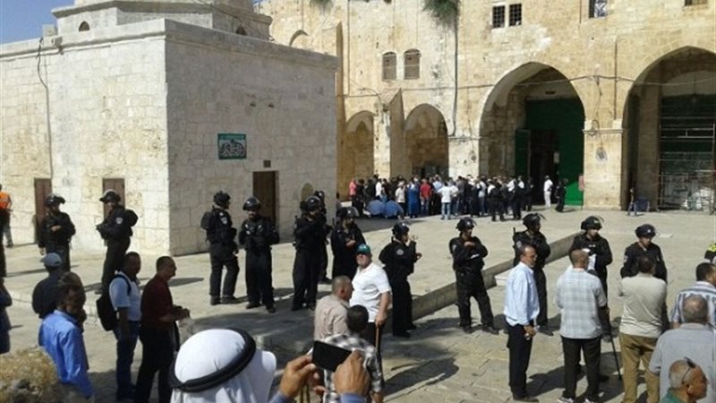 اقتحام باحات الأقصى