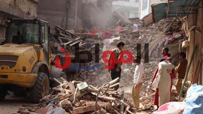 فيديو| لحظة إزالة «رديم» العقار المنهار غرب الإسكندرية 