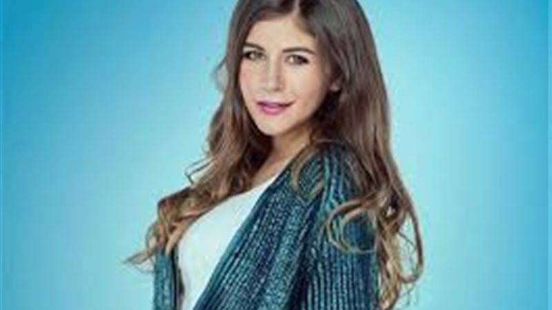 الفنانة الشابة ملك
