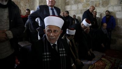 الاحتلال يعتقل «رئيس أوقاف القدس» ويمنعه من الأقصى