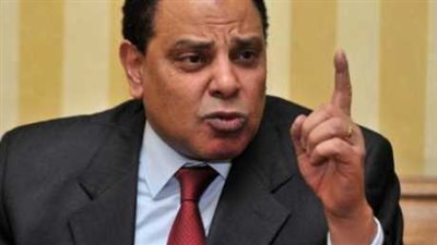 « تويتة» تضع علاء الأسواني تحت طائلة القانون