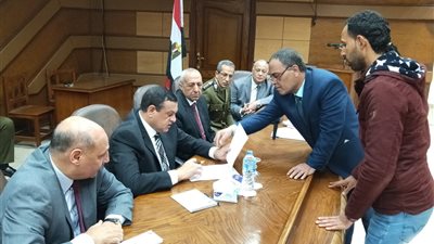 صور| محافظ البحيرة يلتقي 37 مواطنًا للاستماع إلى مطالبهم