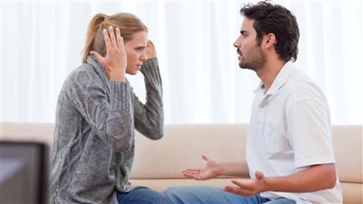 خطيبك بيخونك.. 6 علامات تفضحه
