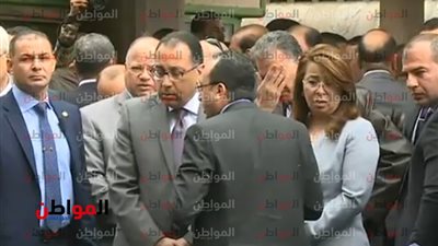 صور| الذهول يسيطر على وزيرة التضامن أثناء متابعة حريق رصيف 6