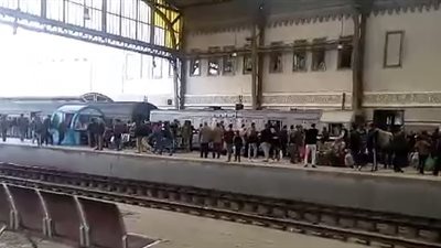 خاص| فيديو.. ناظر محطة مصر: انتظام حركة القطارات ورفع مخلفات الحادث