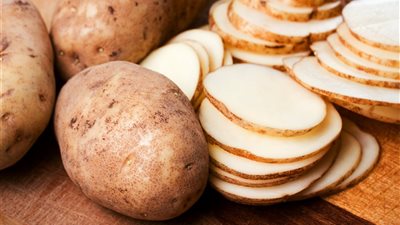5 فوائد مذهلة .. البطاطس لجمال عيونك