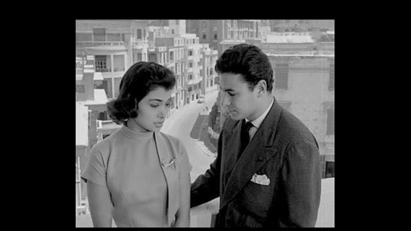 امرأة في مشهد