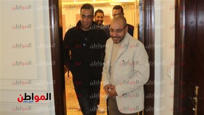 فيديو| لحظة وصول شادي محمد مقر بوابة المواطن