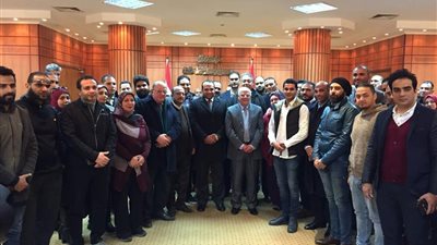 صور| محافظ بورسعيد يستقبل الفائزين في مشروع مجمع الصناعات