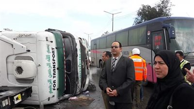 صور| انقلاب سيارة نقل بطريق «القاهرة-الإسكندرية الزراعي»