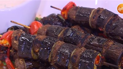فيديو| للغلابة.. الشيف الشربينى يقدم طريقة عمل كباب الباذنجان