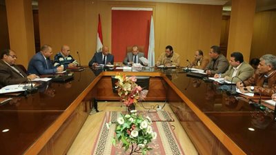 محافظ كفرالشيخ يتابع خطة تركيب 100 ألف عمود كهرباء بالقرى