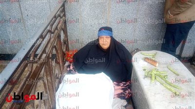 صور| «أم سومة» من أجل معاش تكافل وكرامة: يا ولاد الحلال أنا تعبت