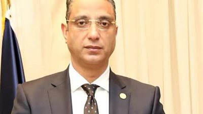 محافظ سوهاج يؤدي واجب العزاء لأسرة الصيدلانية 