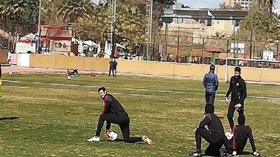 صور| إشراف أجنبي على مران حراس الأهلي