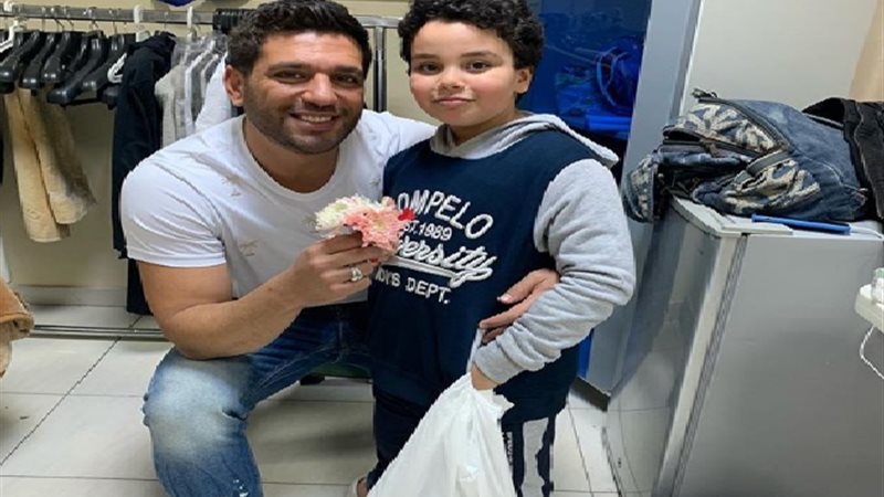 حسن الرداد مع الطفل