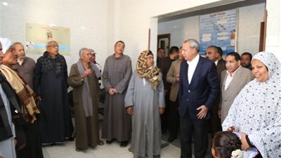 محافظ قنا يتابع أعمال حملة 100 مليون صحة