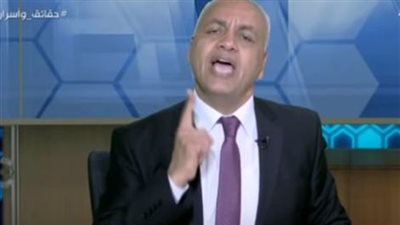 مصطفى بكري مهاجما دينا أنور: «ارحمونا عاوزه تتشهري بعيد عننا» 
