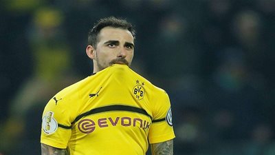 سقوط دورتموند يعتلي الصحف الالمانية