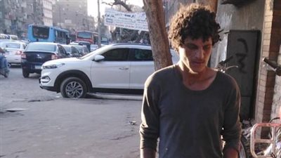 مستخدمو «فيس بوك» ينشرون صورة لشاب تائه بالقاهرة