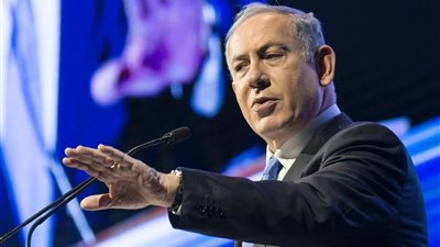 «نتنياهو» يستشيط غضبًا بعد حرق نصب تذكاري لكنيس يهودي بفرنسا 