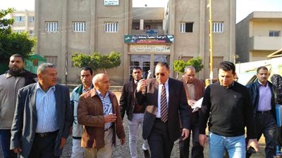 صور| محافظ الشرقية يجري جولة ميدانية بديرب نجم
