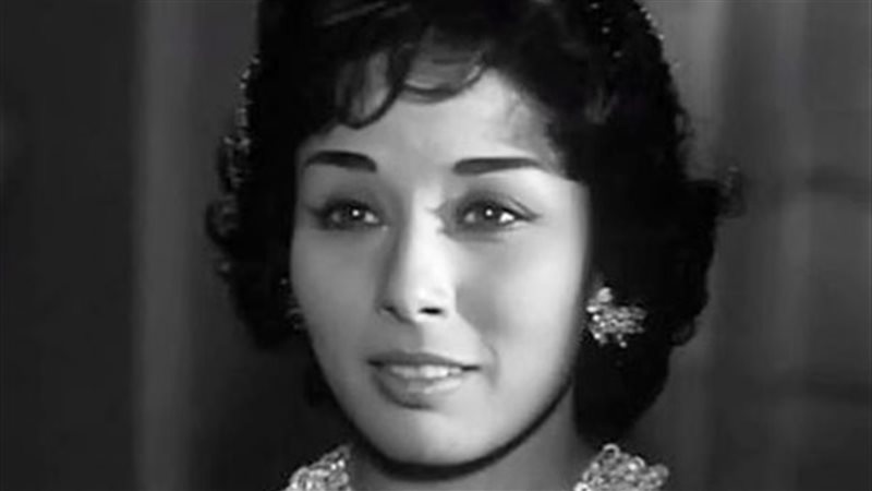 الفنانة لبني عبد