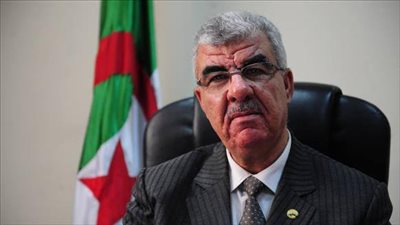 الأخضر بن خلاف «بوتفليقة» اغتصب الدستور الجزائري