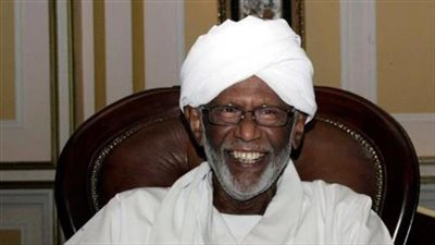 الترابي وجماعة الإخوان..ساعدوه في حكم السودان وحاول إنقاذهم بمصر