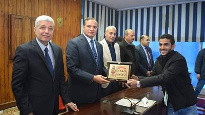 صور| تجارة سوهاج تحصد الدرع العام في ختام المهرجان الكشفي
