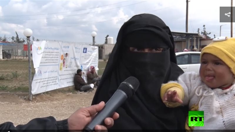 سيدة مصرية في مخيم