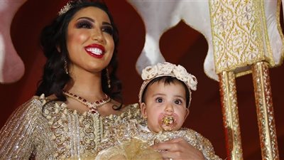 دنيا بطمة وأبنتها على غلاف مجلة بمناسبة اليوم العالمي للمرأة 2019