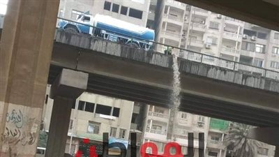 سيارة المجاري تلقي حمولتها في ترعة المريوطية.. والأهالي يستغيثون